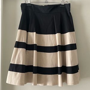 Amanda & Chelsea Black & Cream pleated skirt